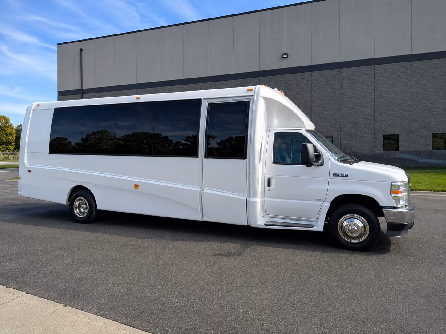 airport shuttle buses for corporate groups traveling through fll