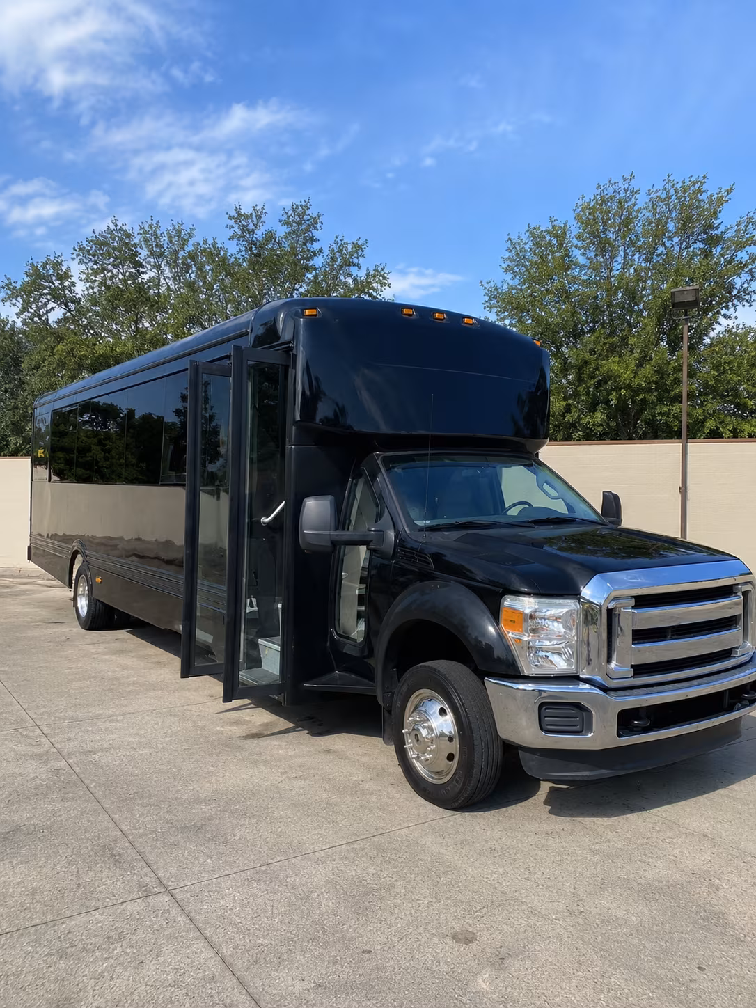 weston 20 passenger party bus