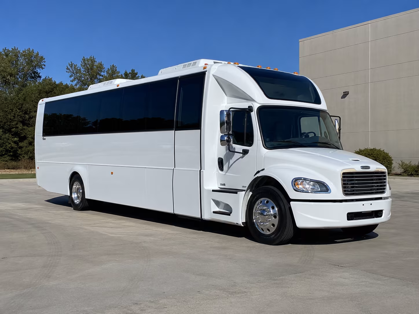weston 28 passenger party bus